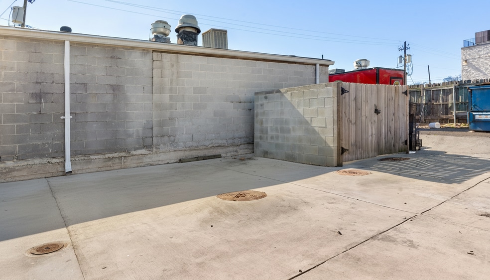 More Photos Of 2871 Main St, Atlanta Freestanding For Lease