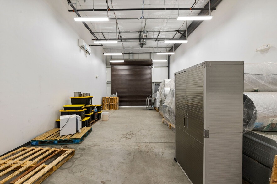 More Photos Of 18194 Blue Dream Crossing, Desert Hot Springs Manufacturing For Sale