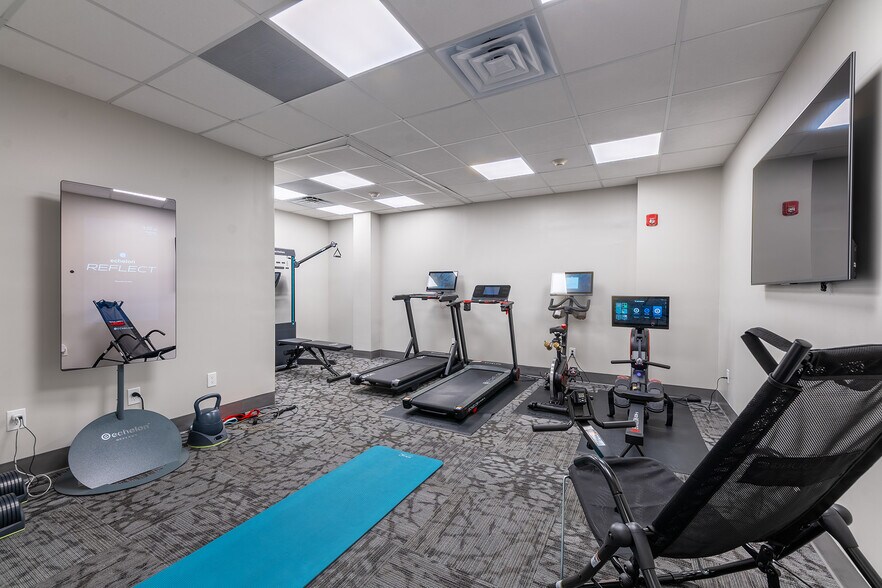 More Photos Of 2081 SE Ocean Blvd, Stuart Office For Sale