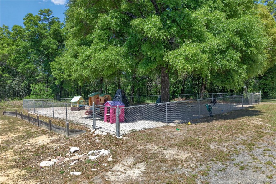 More Photos Of 100 Duggan Ave, Crestview Specialty For Sale