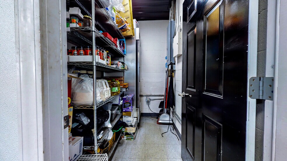 More Photos Of 1794 Harrington Memorial Rd, Mansfield Bar For Sale