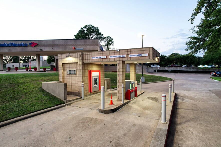 More Photos Of 3301 Golden Rd, Tyler Office For Lease