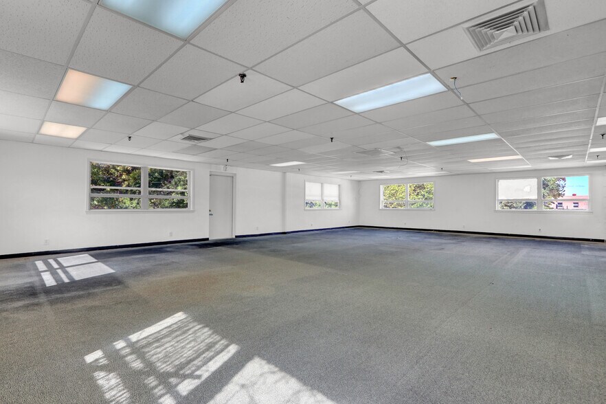 Primary Photo Of 1438 Wantagh Ave, Wantagh Freestanding For Lease