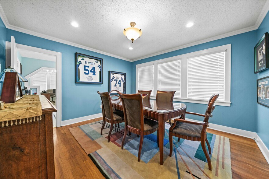 More Photos Of 209 S Main St, Lindale Loft Creative Space For Sale