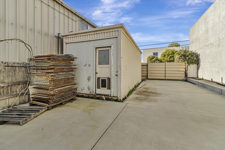More Photos Of 1356 S 50th St, Richmond Warehouse For Sale