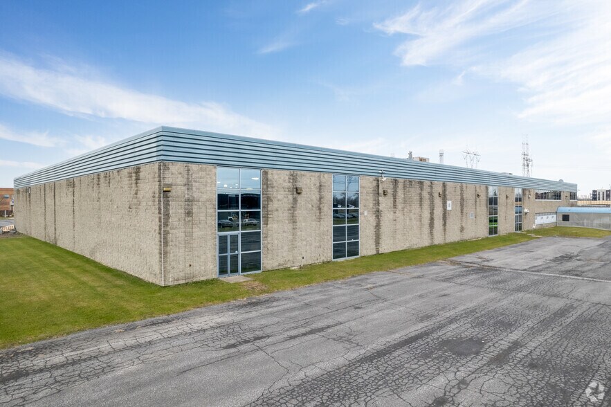 More Photos Of 3200 Rue 2E, Longueuil Warehouse For Lease