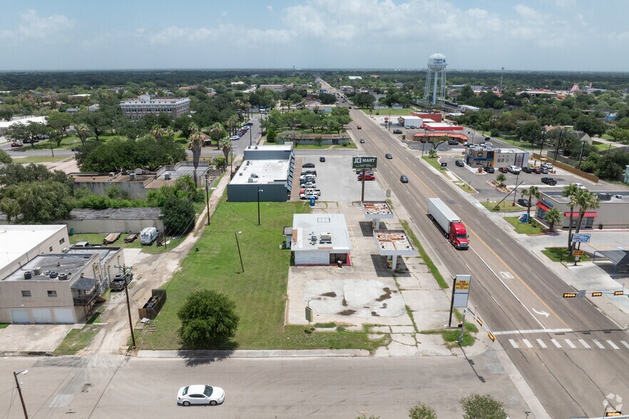 More Photos Of 606 E King Ave, Kingsville Storefront Retail Office For Sale