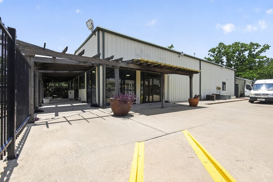 More Photos Of 2920 Dairy Ashford Rd, Houston Showroom For Sale