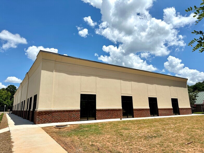 More Photos Of 5105 Jefferson Rd, Athens Medical For Lease