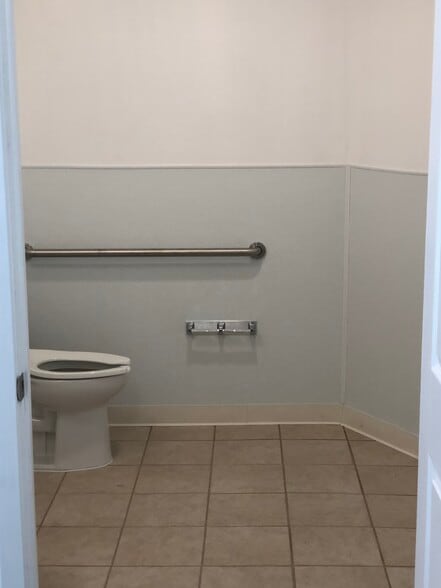 More Photos Of 383 Preda St, San Leandro Warehouse For Lease