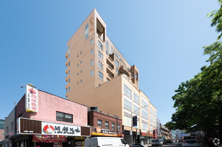 Primary Photo Of 13511 40th Rd, Flushing Apartments For Lease