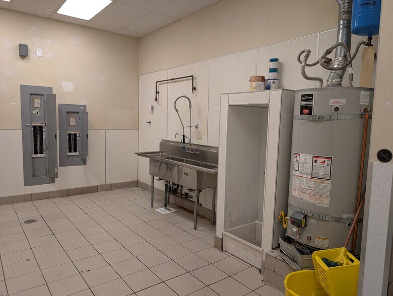 More Photos Of 11000 Crow Canyon Rd, Danville Unknown For Lease