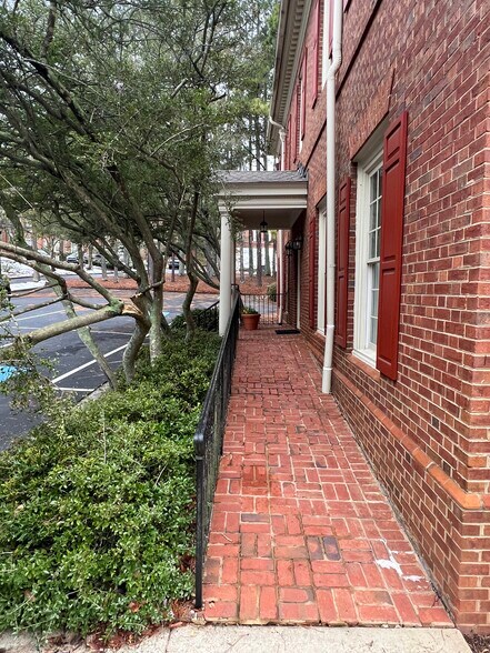 More Photos Of 3580 Habersham At Northlake, Tucker Medical For Sale