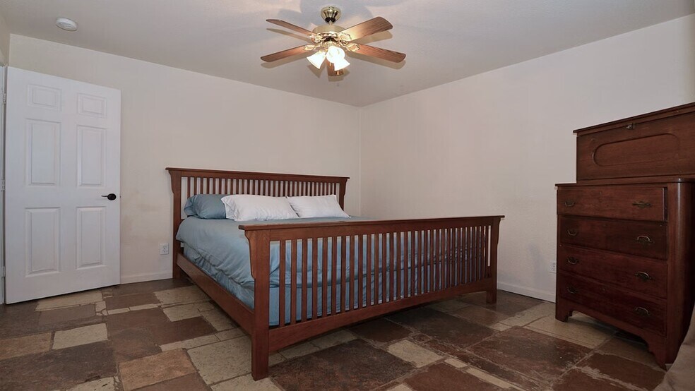 More Photos Of 227 Elm St, McKinney Freestanding For Sale