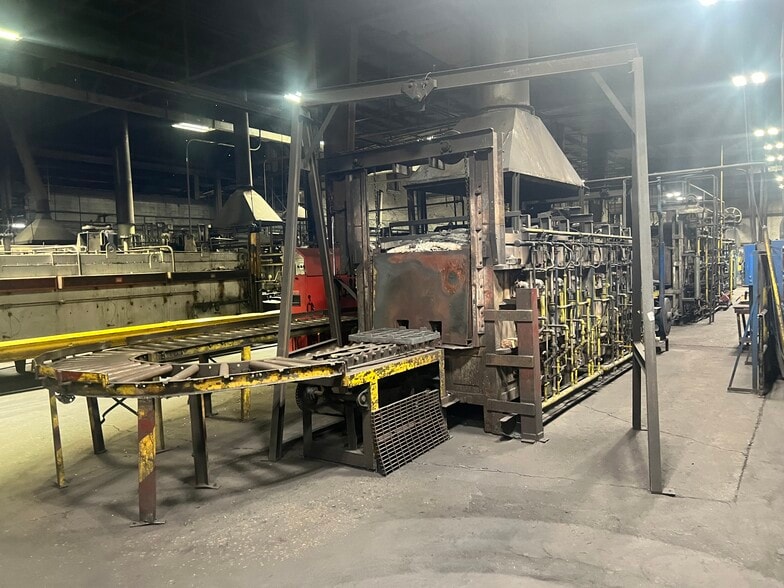 More Photos Of 400 S Gray St, Albany Manufacturing For Sale