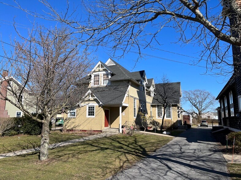 More Photos Of 31 Rider Ave, Patchogue Religious Facility For Lease