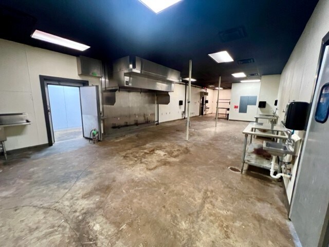 More Photos Of 8950 US-165, Sterlington Storefront For Sale