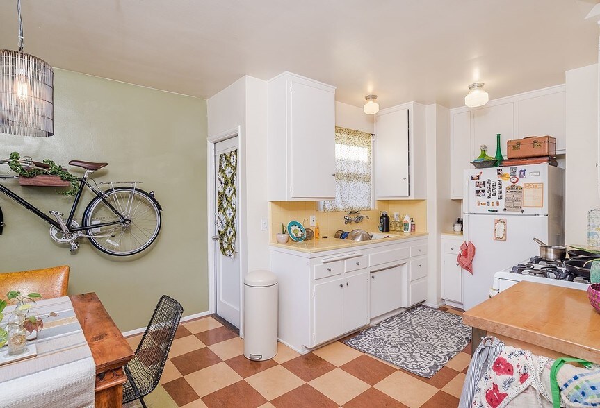 More Photos Of 1037 Sanborn Ave, Los Angeles Apartments For Sale