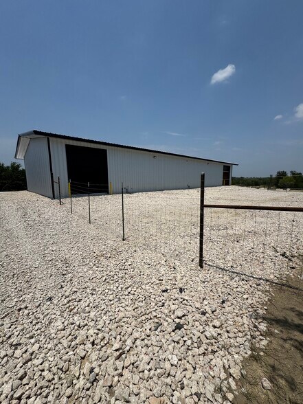 More Photos Of 1247 Watson E Ln, New Braunfels Warehouse For Lease