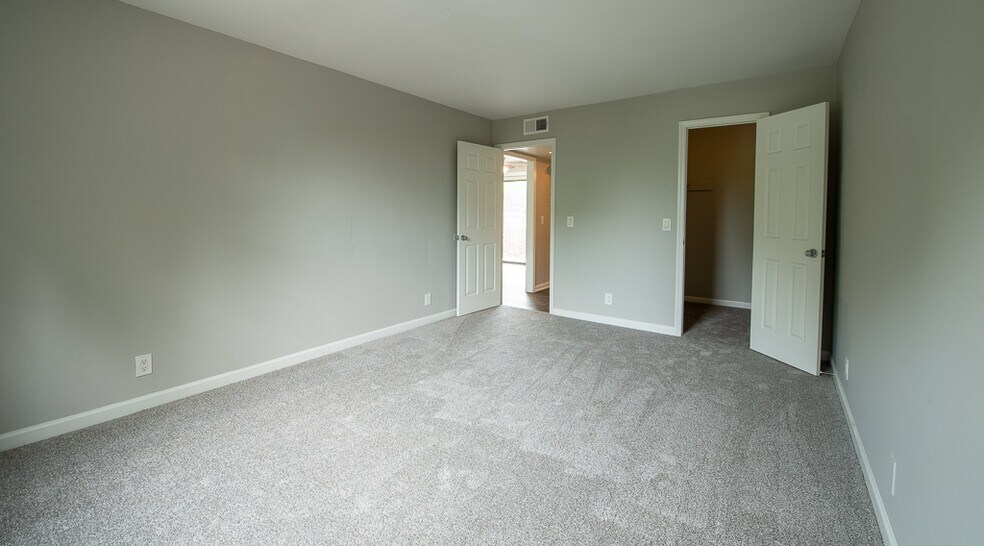 More Photos Of 126 Walton Ferry Rd, Hendersonville Apartments For Sale