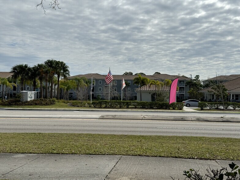 More Photos Of 4320 S Babcock St, Melbourne Freestanding For Lease