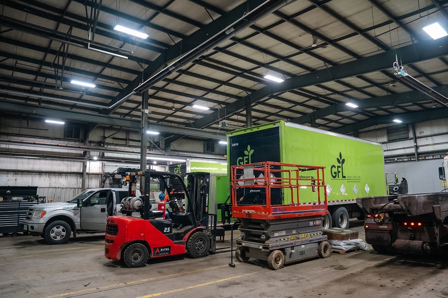 More Photos Of 200 Eastport Blvd, Hamilton Warehouse For Lease