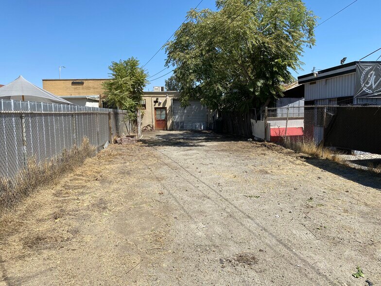 More Photos Of 525 E 18th St, Bakersfield Warehouse For Sale