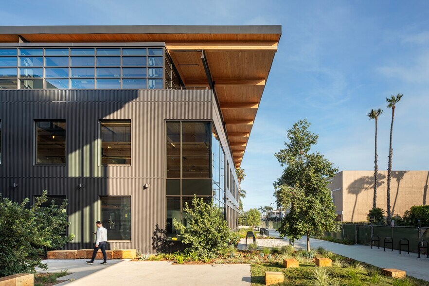 More Photos Of 4204 Glencoe Ave, Marina Del Rey Unknown For Lease