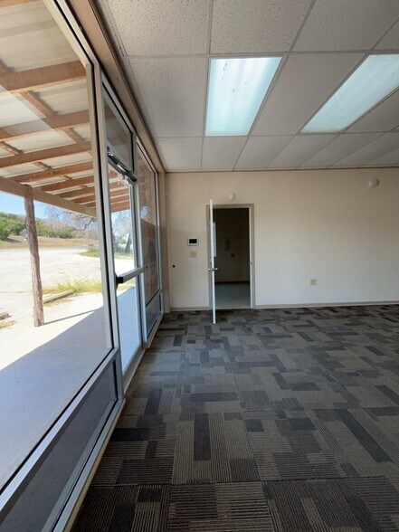 More Photos Of 2237 E Hwy 190, Lampasas Freestanding For Lease