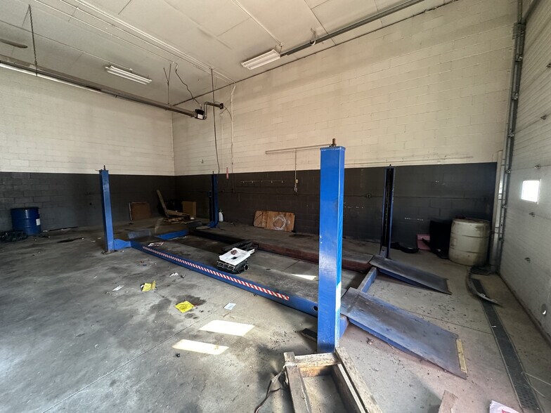 More Photos Of 3106 Walden Ave, Depew Auto Repair For Lease