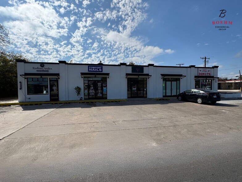 More Photos Of 711 Front St, Comfort Freestanding For Lease