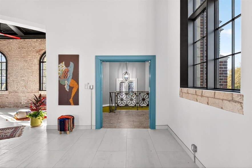 More Photos Of 1034 S Kingshighway Blvd, Saint Louis Office For Sale