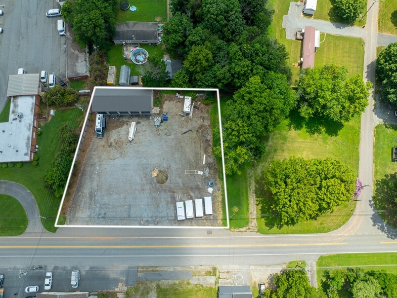 More Photos Of 1417 W Main St, Yadkinville Industrial For Sale