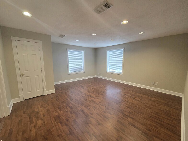 More Photos Of 2204 Sunpark Dr, Conroe Office For Sale