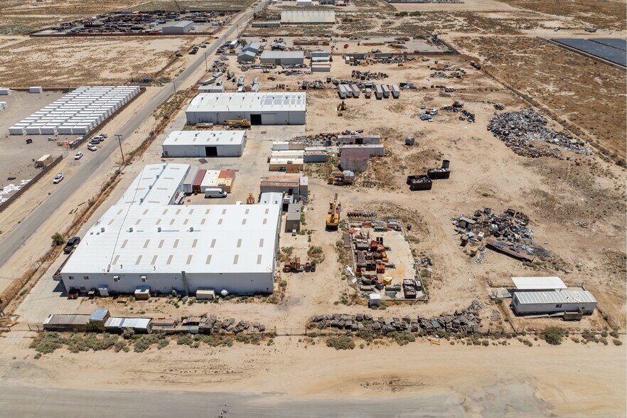 More Photos Of 1400 Orange St, Rosamond Warehouse For Lease