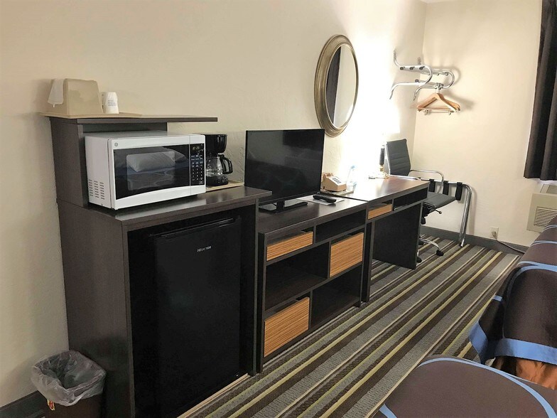 More Photos Of 2943 Northview Cir, Shelton Hotel For Sale