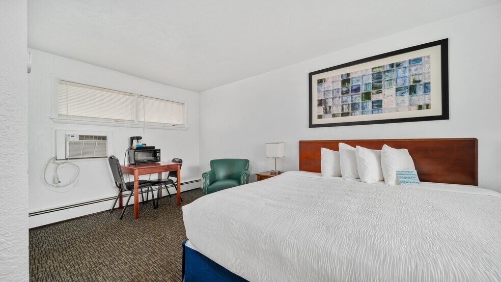 More Photos Of 1010 E Front St, Traverse City Hotel For Sale