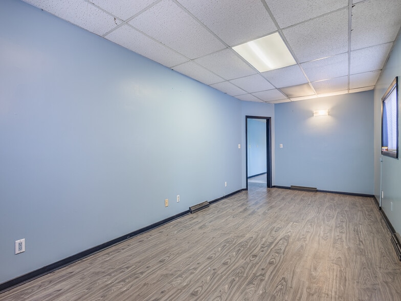 More Photos Of 1121 E State Blvd, Fort Wayne Freestanding For Sale
