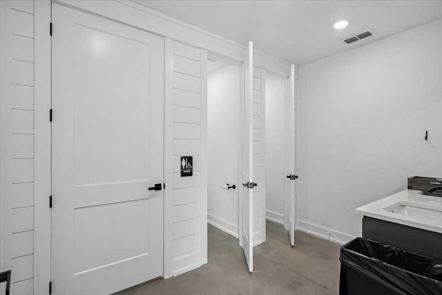 More Photos Of 1972 FM 857, Grand Saline Trailer Camper Park For Sale