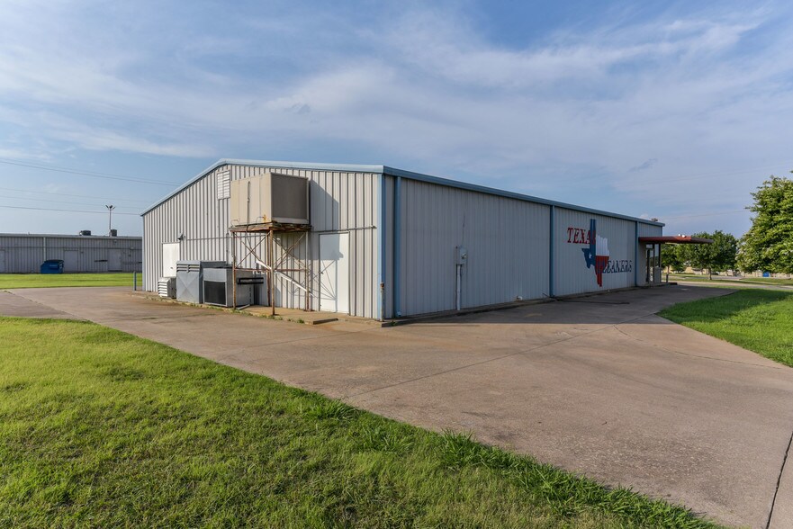 More Photos Of 124 Faircrest Dr, Cleburne Freestanding For Lease