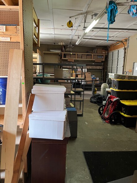 More Photos Of 630 Charles St, Staunton Light Distribution For Sale