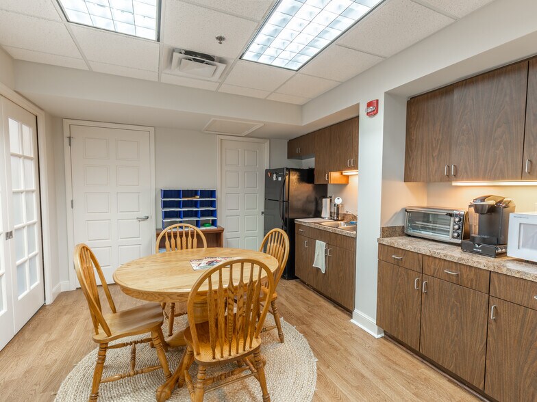 More Photos Of 1555 Indian River Blvd, Vero Beach Coworking Space