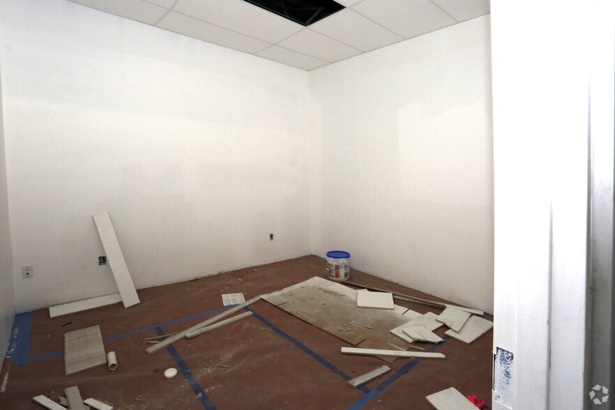 More Photos Of 220 Franklin Rd, Randolph Warehouse For Lease