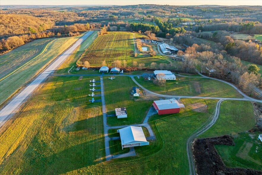 More Photos Of 89 Route 169, Woodstock Airport For Sale