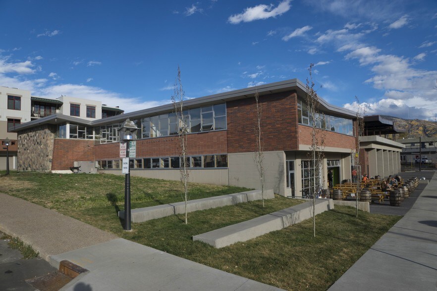 More Photos Of 910 Yampa Street, Steamboat Springs General Retail For Sale