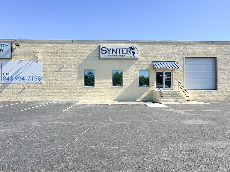 More Photos Of 5935 Rivers Ave, North Charleston Showroom For Lease