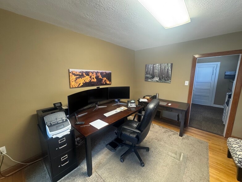 More Photos Of 10923 S Redwood Rd, South Jordan Office For Sale