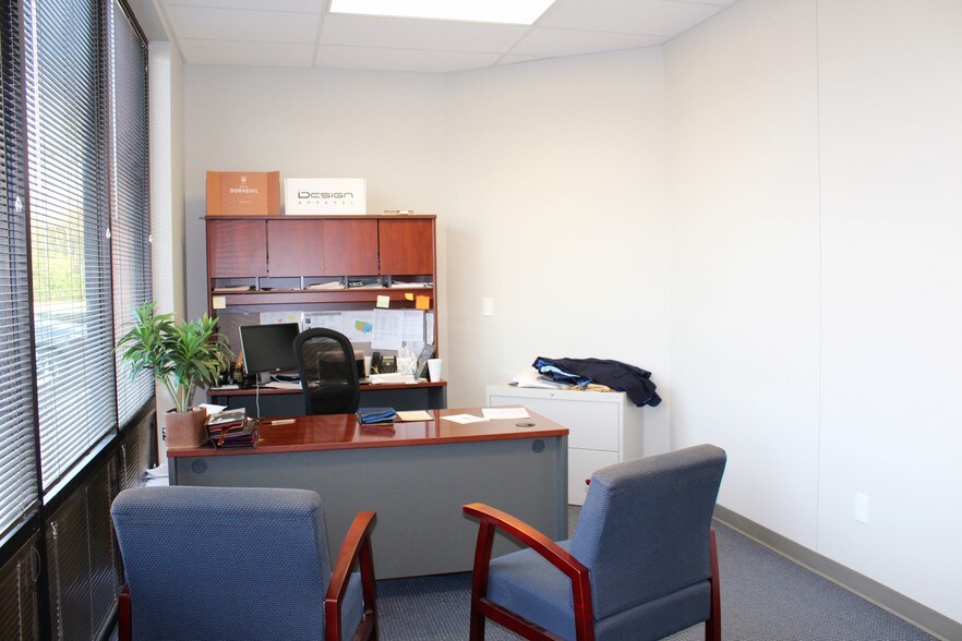 More Photos Of 193 Business Park Dr, Ridgeland Flex For Lease