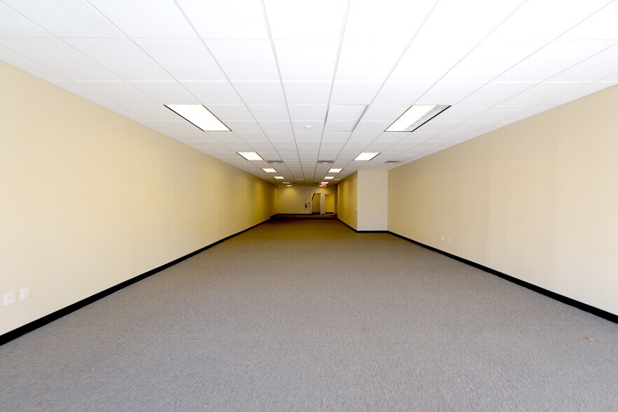 More Photos Of 30-76 Steinway St, Astoria Storefront Retail Office For Sale