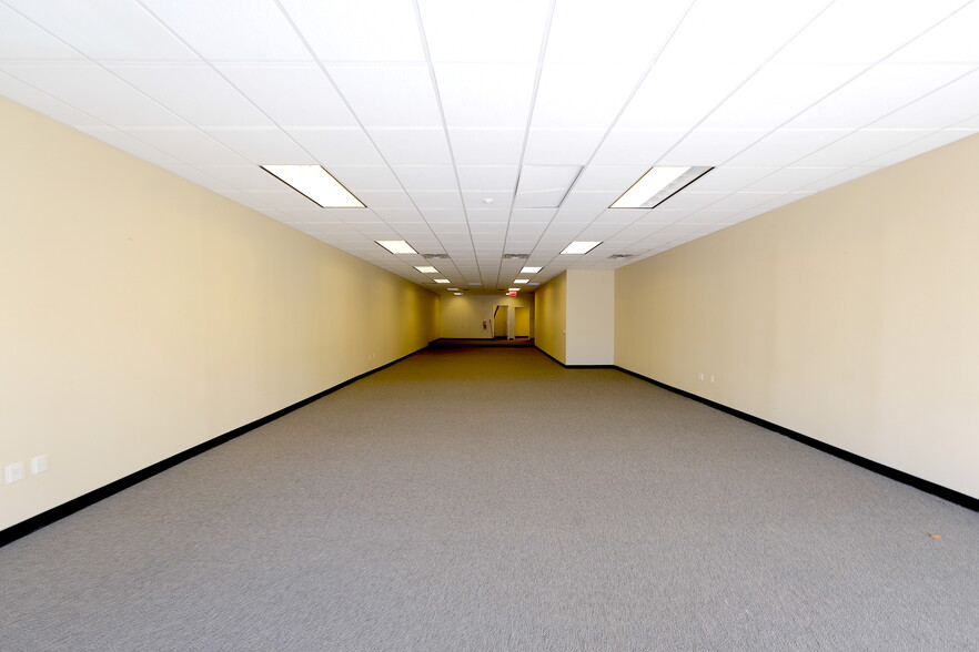 More Photos Of 30-76 Steinway St, Astoria Storefront Retail Office For Sale